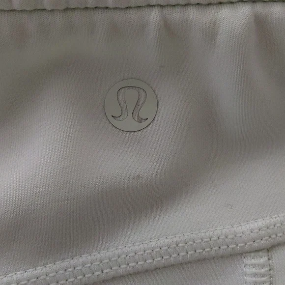 Lululemon Women's Softstreme HR Short 4" KOGR Size 6 - Picture 4 of 6